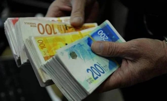 الحكومة تعلن قرب صرف رواتب الموظفين ووزارة المالية وتوضح التفاصيل
