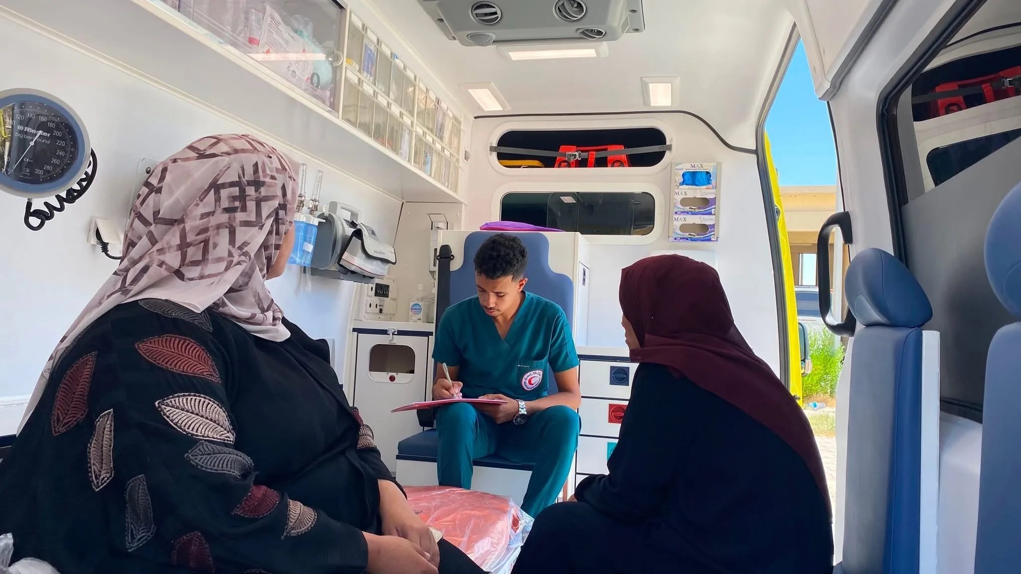 الهلال الأحمر المصري يواصل دعم الجرحى والمرضى الفلسطينيين عبر معبر رفح