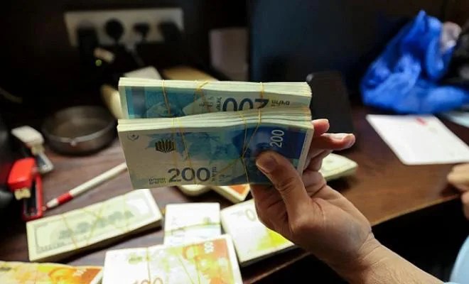 قرار جديد من سلطة النقد بشأن خصومات رواتب موظفي غزة