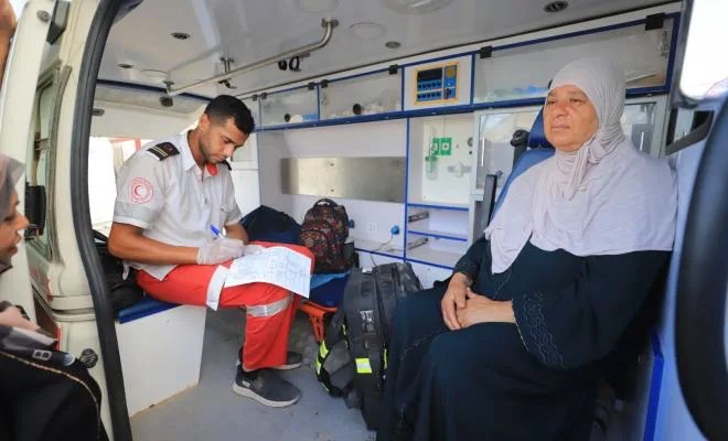 الهلال الأحمر الفلسطيني يستعد لإجلاء مرضى من غزة لتلقي العلاج بالخارج