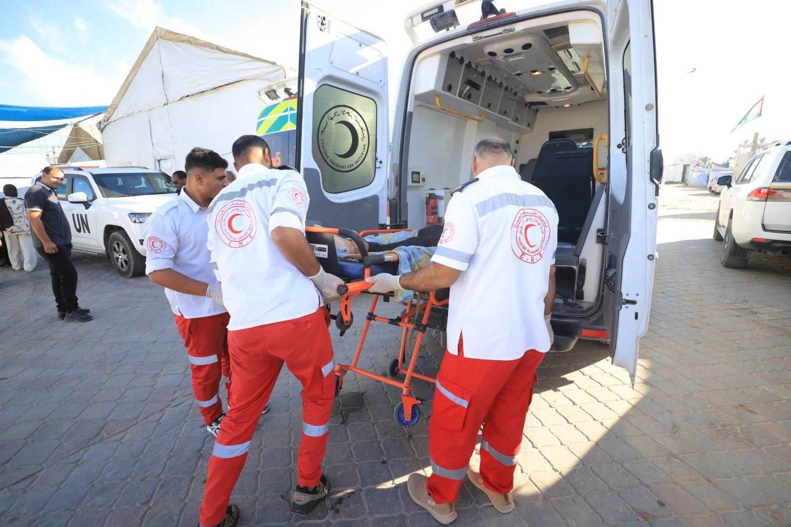 غزة: الهلال الأحمر الفلسطيني ينفذ عملية إجلاء جديدة عبر معبر رفح