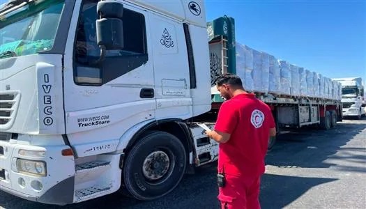 الهلال الأحمر المصري يدفع بقافلة المساعدات الإغاثية الـ244 إلى قطاع غزة