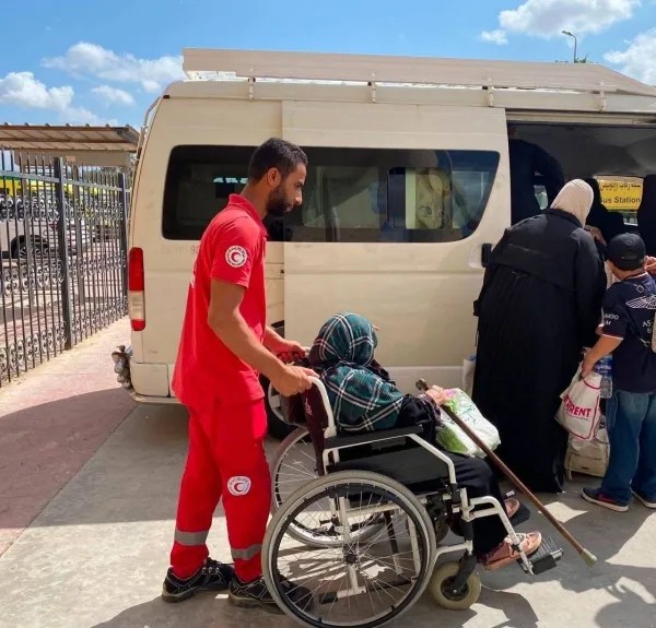 معبر رفح البري يستقبل الدفعة الـ67 من العائدين إلى قطاع غزة