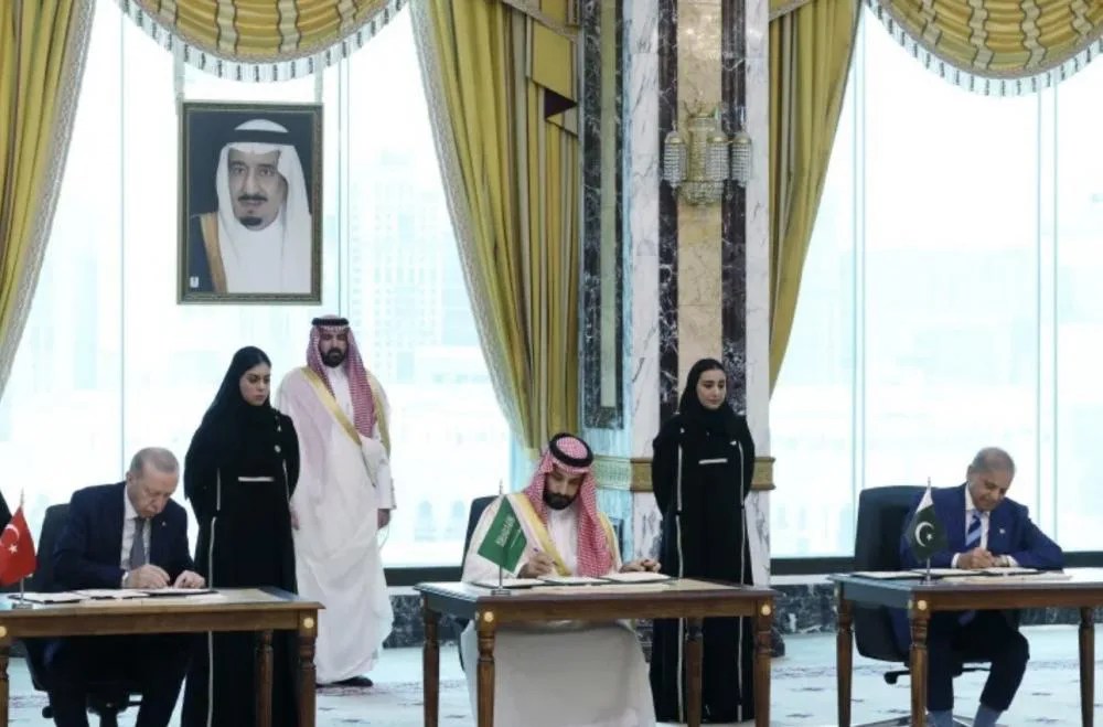 السعودية وباكستان وتركيا يوقعون اتفاقية دفاع مشترك في مكة
