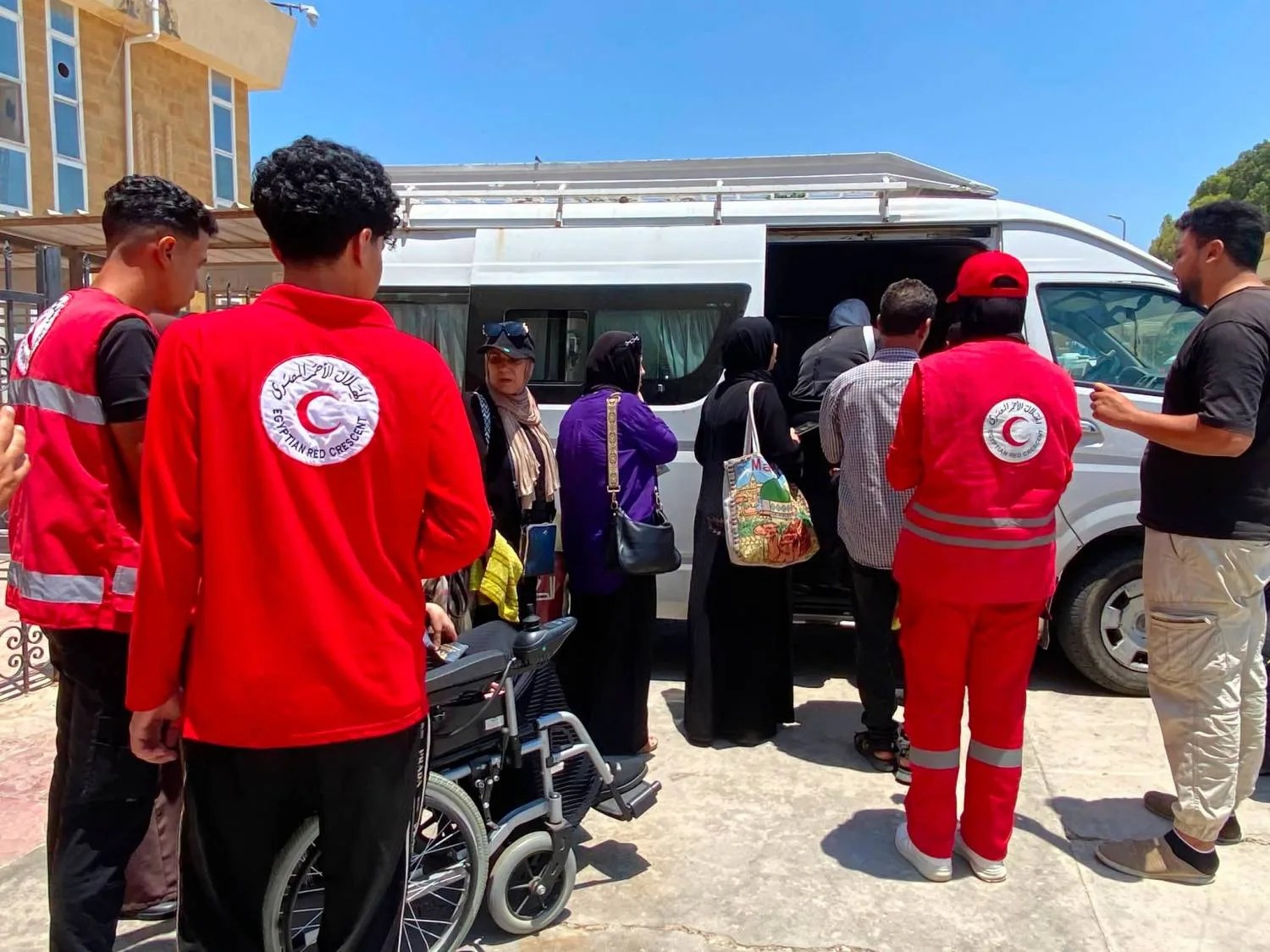 معبر رفح البرى يستقبل دفعة جديدة من العائدين إلى قطاع غزة