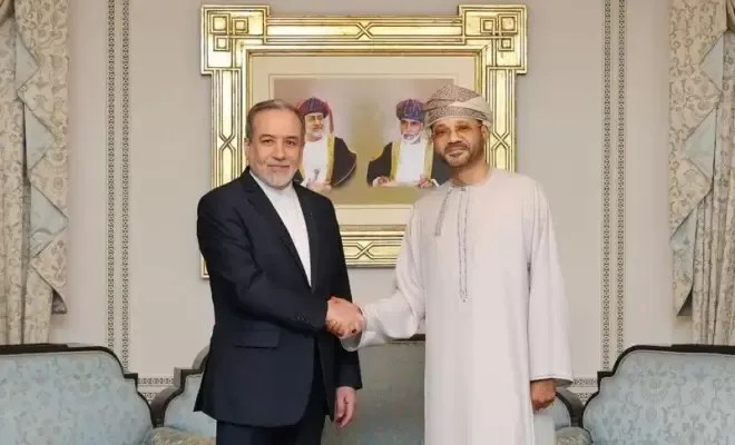 عُمان وإيران تبحثان تفاهمات لإعادة انسياب الملاحة في هرمز