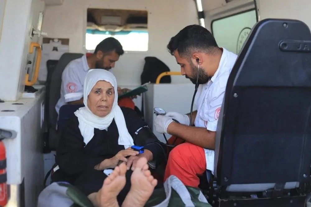 مغادرة دفعة جديدة من مرضى ومصابي غزة عبر معبر رفح لتلقي العلاج