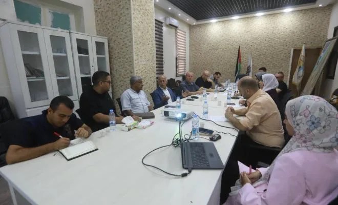 بلدية غزة تناقش أولويات التعافي وإعادة الإعمار لحي تل الهوى