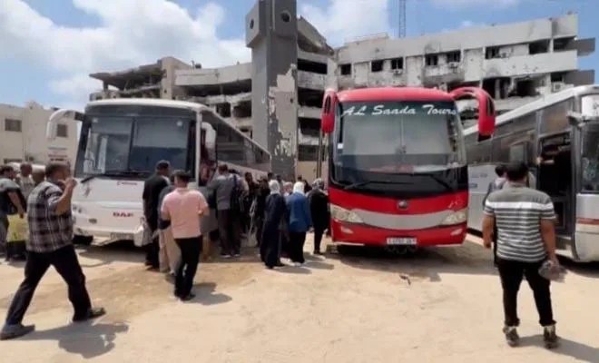 نقابة شركات الباصات بغزة تعلن تعليق نقل الكوادر الطبية تدريجيًا