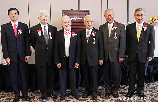 南加日商：叙勲祝賀会を開催 - Rafu Shimpo