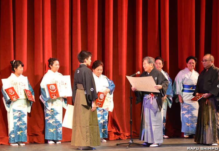 童舞　還城楽　前田照雲　ブロンズ ？ 琉球箏曲興陽会：LA支部が50周年公演 - Rafu Shimpo