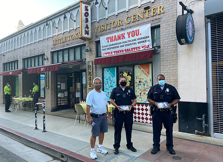 DICKEN'S VILLAGE 1984/警察官/PRETZEL/TREE