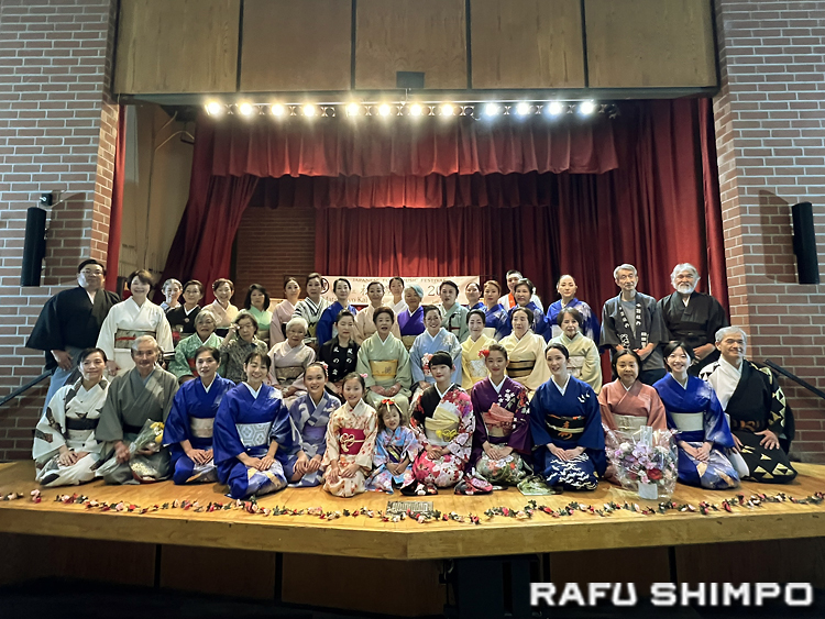 創立60周年記念でおさらい会：多彩な民謡と舞踊で観客を魅了 - Rafu Shimpo