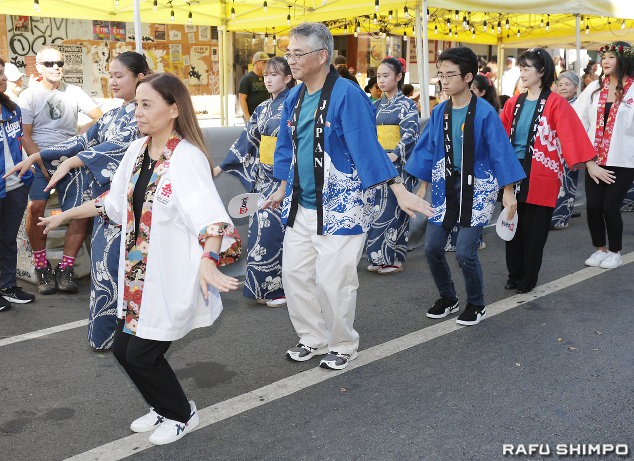 祭り一色に染まった小東京：オオタ委員長続投、活動に意欲 - Rafu Shimpo