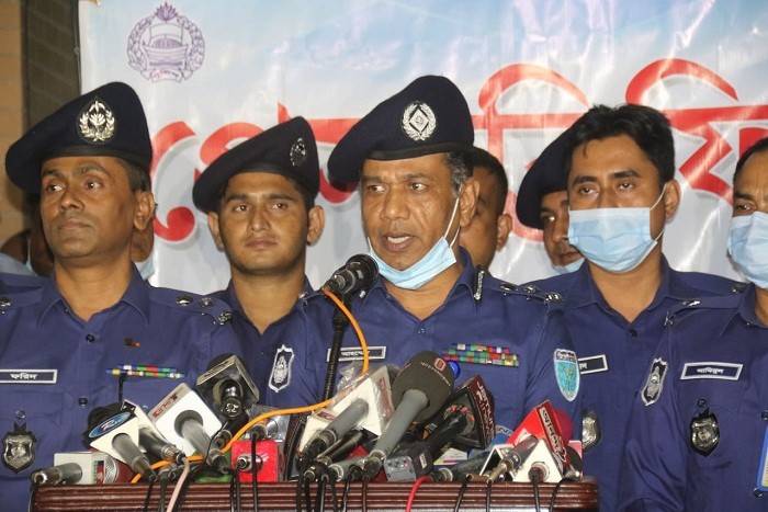 স্থানীয়দের সহযোগিতায় আকবরকে গ্রেপ্তার করা হয় : এসপি