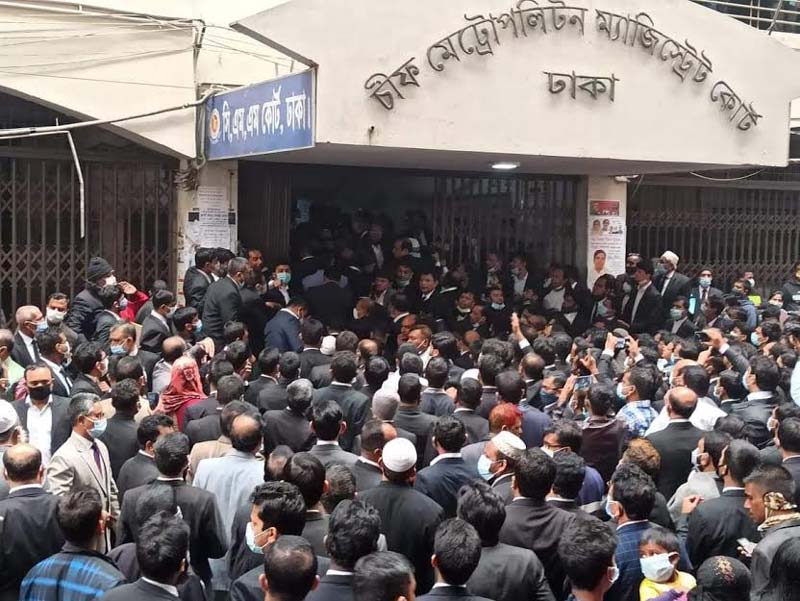 সিএমএম আদালতের বিচারককে ছুটি, বিক্ষোভ থেকে সরে এলেন আইনজীবীরা