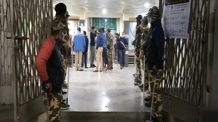 ভারতে হাসপাতালে আগুন,দমবন্ধ হয়ে ১০ শিশুর মৃত্যু