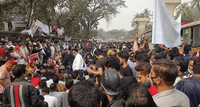 প্রেসক্লাবের সামনে বিএনপির বিক্ষোভ চলছে, জলকামান নিয়ে প্রস্তুত পুলিশ