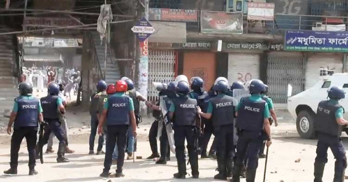 গাজীপুরে পুলিশের সঙ্গে হেফাজতের সংঘর্ষ, পুলিশসহ আহত ২০