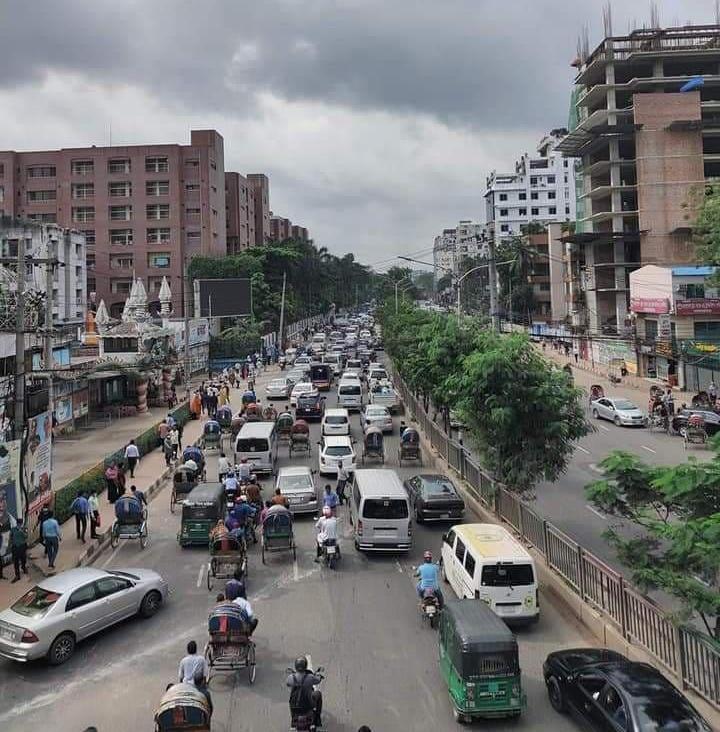 বিধিনিষেধ: রাস্তায় নেই শুধু গণপরিবহন, পথে পথে দুর্ভোগ