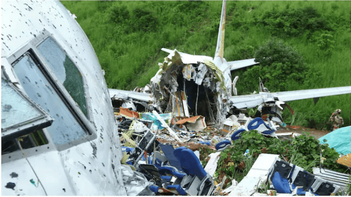 ৯২ জন যাত্রী নিয়ে ভেঙে পড়লো ফিলিপাইনের সামরিক বিমান