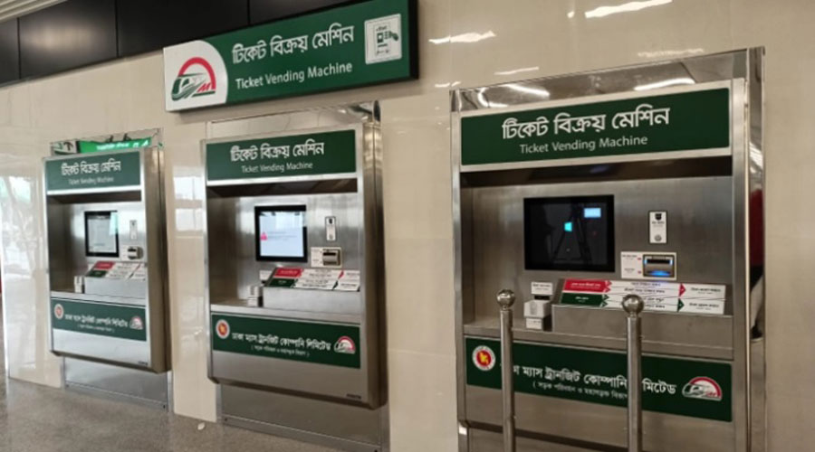প্রথম দিনেই বিকল মেট্রোরেলের টিকিট মেশিন, নাকাল যাত্রীরা