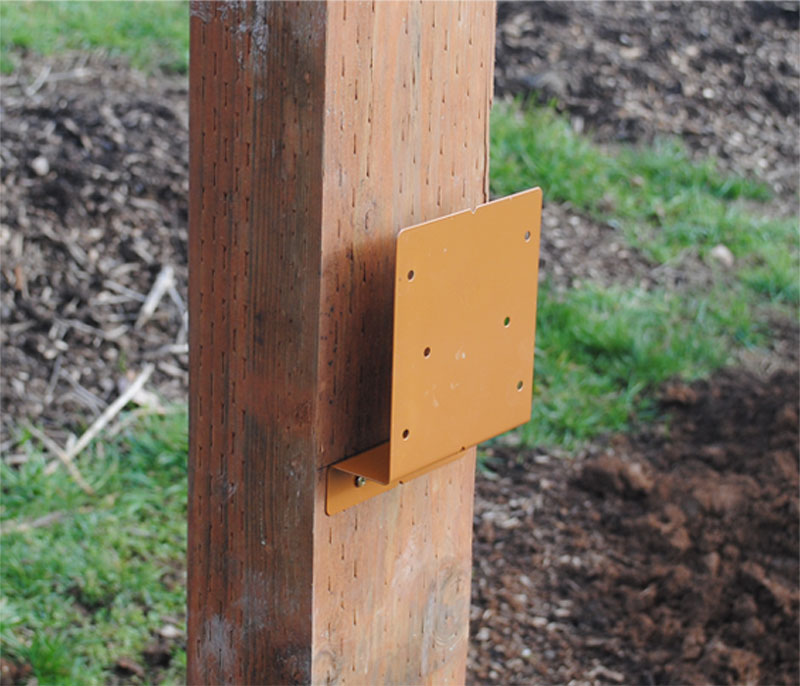 Wood fence rail brackets