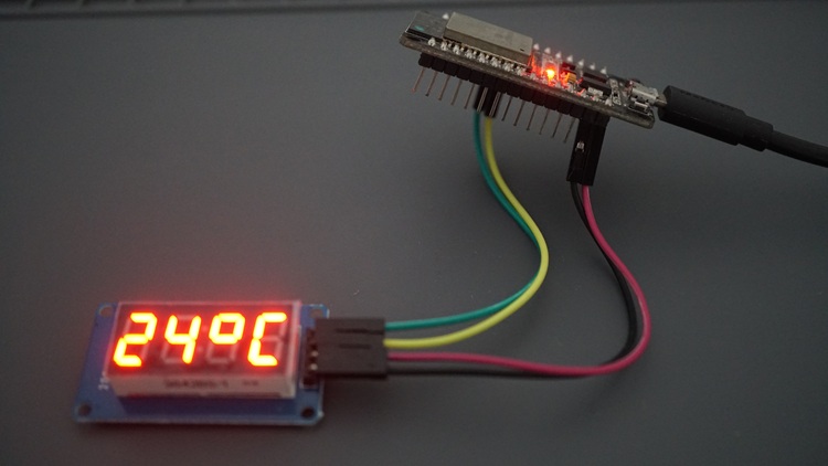 ESP32 with TM1637 Display Temperature