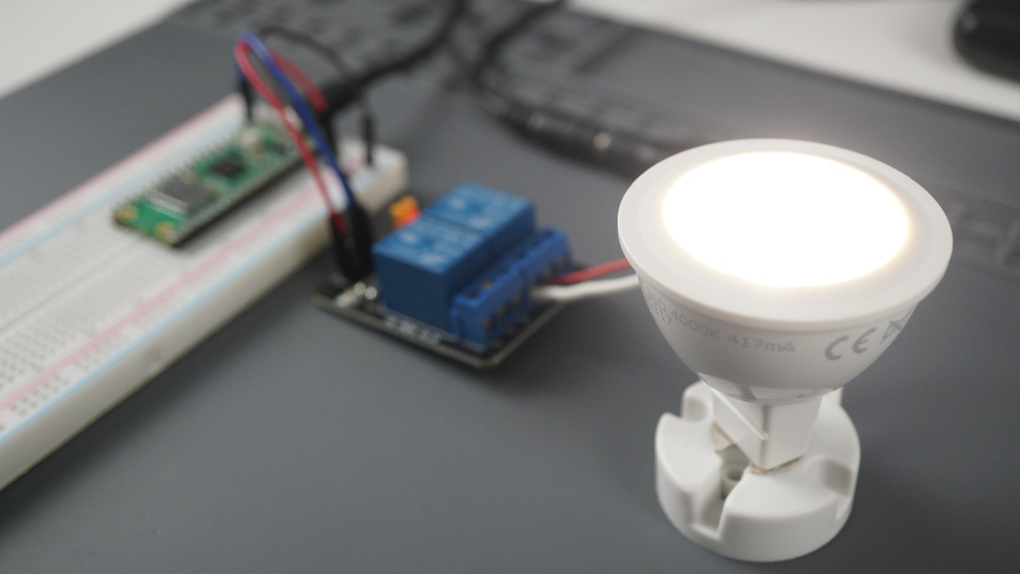 Raspberry Pi Pico controlling a 12V Relay Lamp