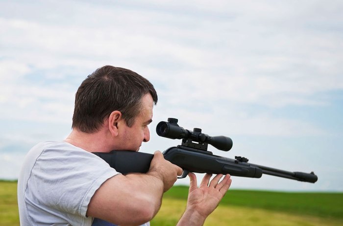 How to look thru rifle scope