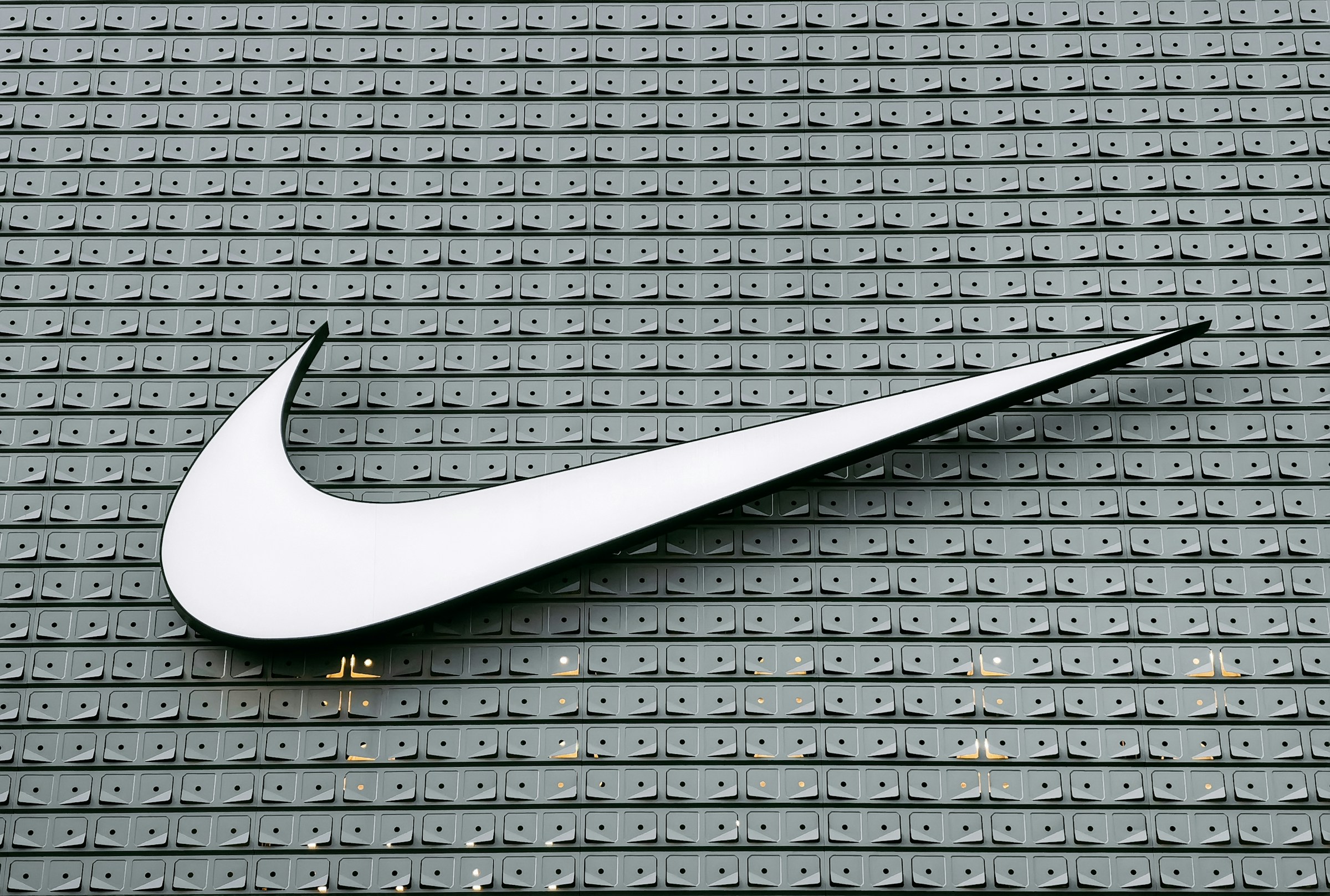 2. Mastering Timeless Logos