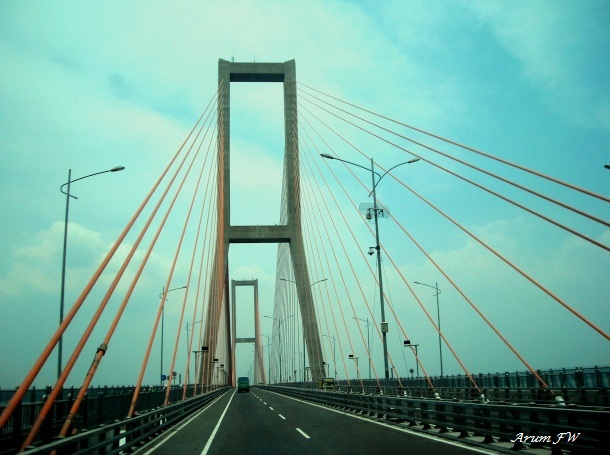 Jembatan Suramadu