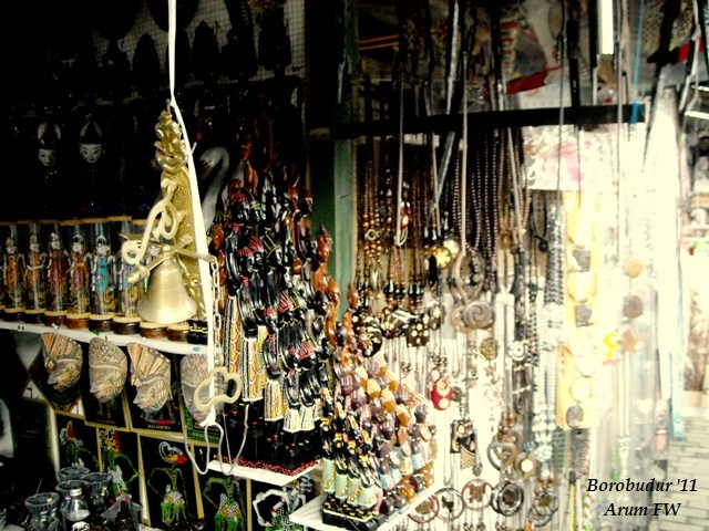 Pasar souvenir di Borobudur