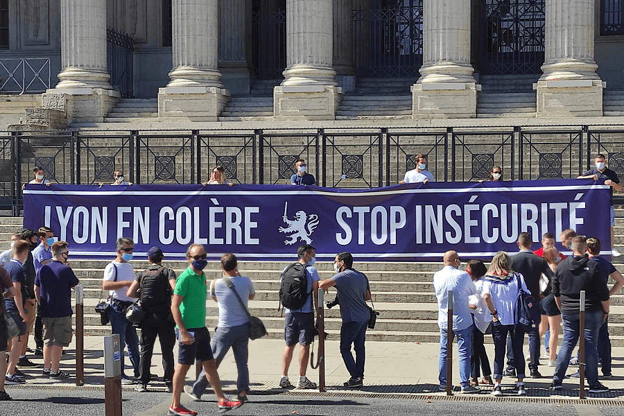 Retrouvez l'actualité et l'information lyonnaise politique, économique, sociale, culturelle, transports, ainsi que les faits divers à lyon et dans le rhône. Lyon Une Union Des Extremes Droites Pour Venger La Dissolution De Generation Identitaire Rapports De Force
