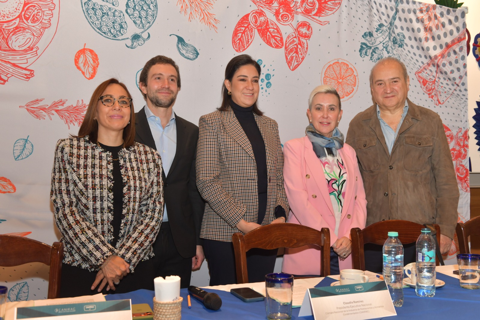 FIRMA DEL CONVENIO CHAMBAS AI + CANIRAC