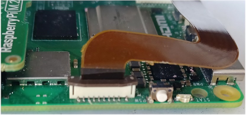 Detailaufnahme des eingesteckten FFC Kabel