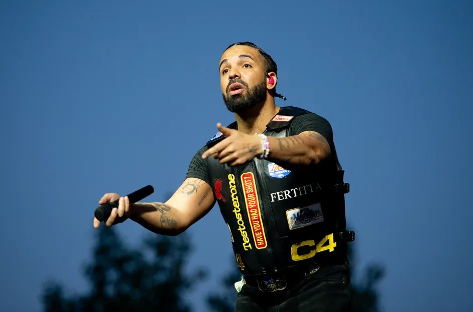 Read more about the article Drake Overtakes Kendrick Lamar for Most Monthly Spotify Streams Among Rappers