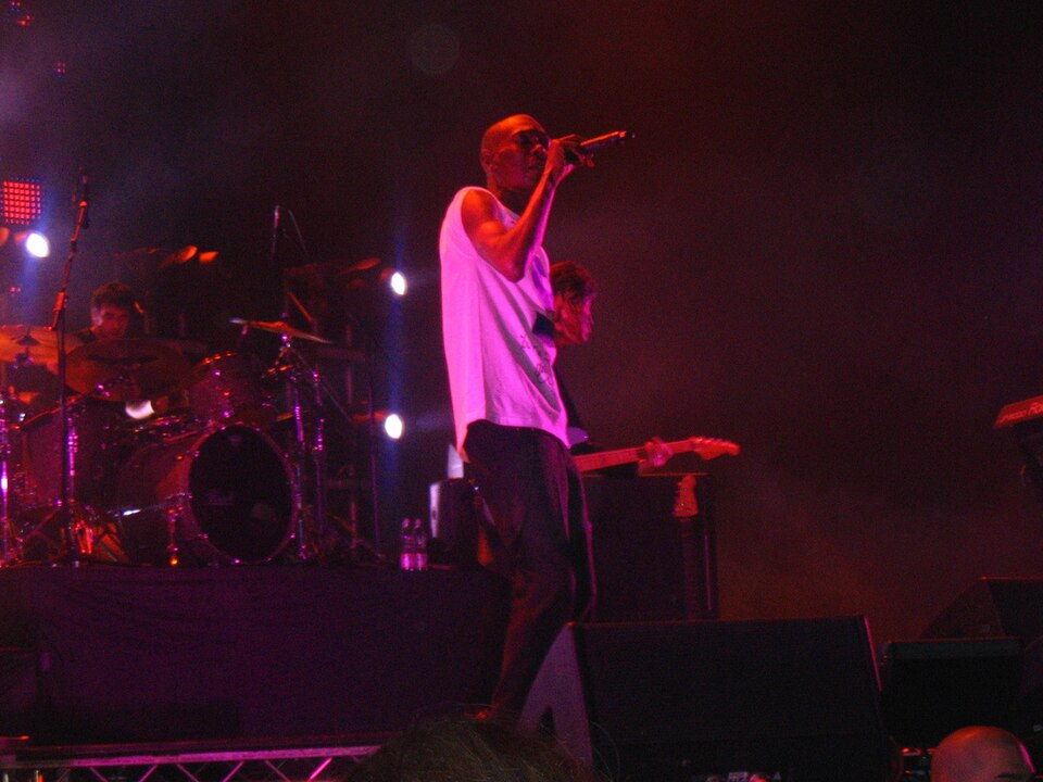 Maxi Jazz performing with Faithless in Budapest in 2011