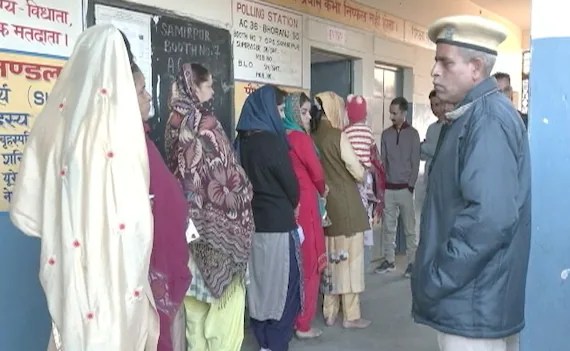 Voters Line in HP