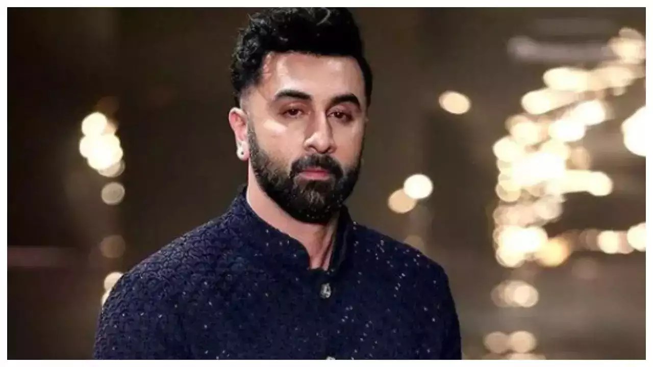 "Ranbir Kapoor Faces Probe in Mahadev App Case: Latest Updates! 🕵️‍♂️📰"