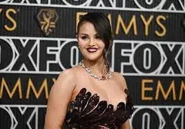 "Selena Gomez Shines at Emmys: Sequins, Romance, and Red Carpet Glam! 🔥✨