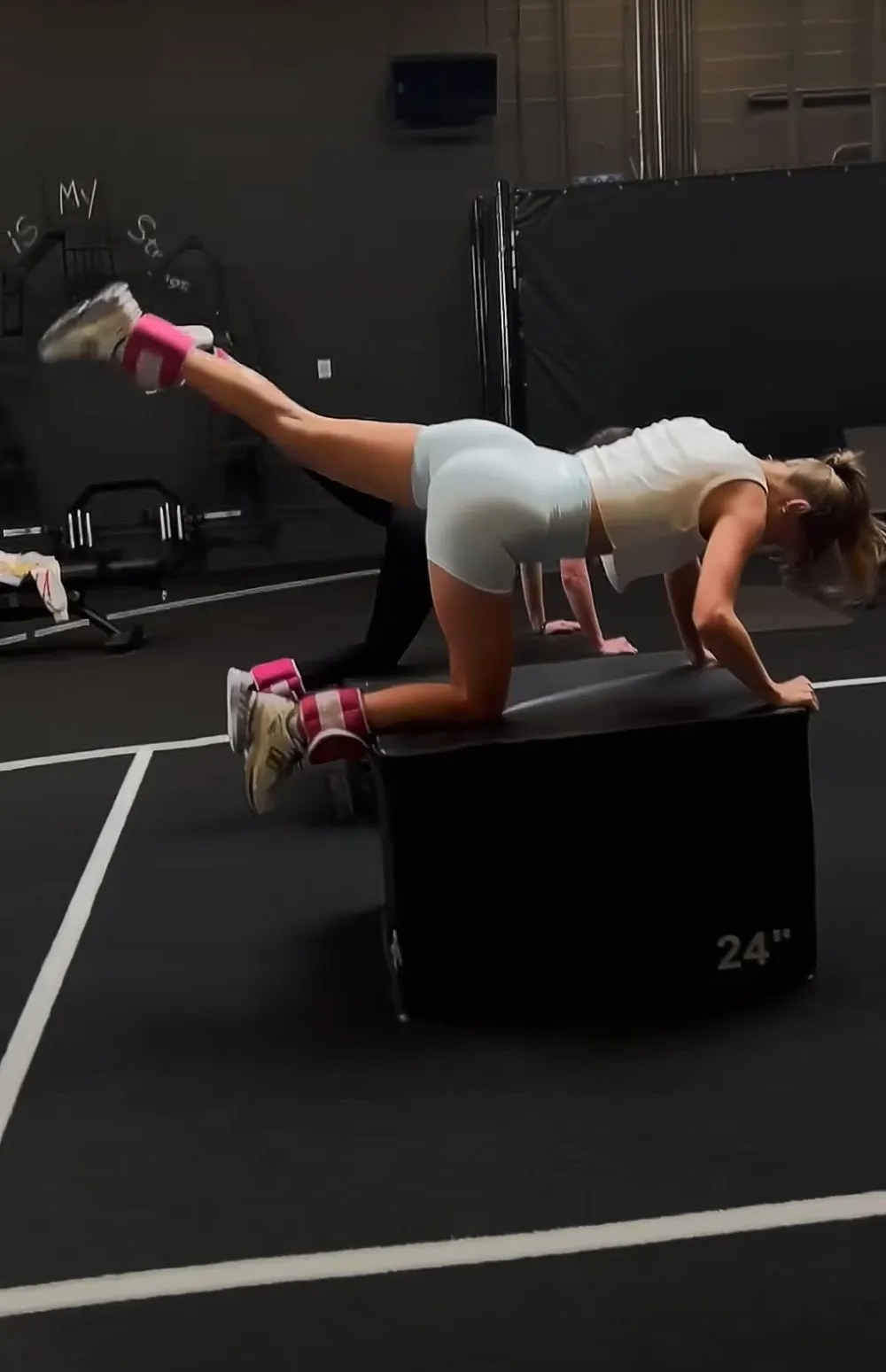 "Unlocking Taylor Swift's Fitness Secrets: Inside Her Killer Workout Routine 💪"
