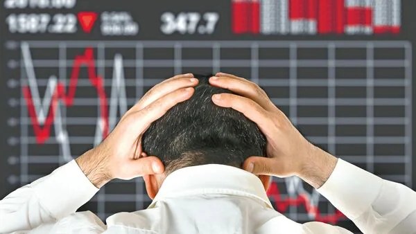 "Global Markets Plummet Amid U.S. Recession Fears and Tech Sell-Off"