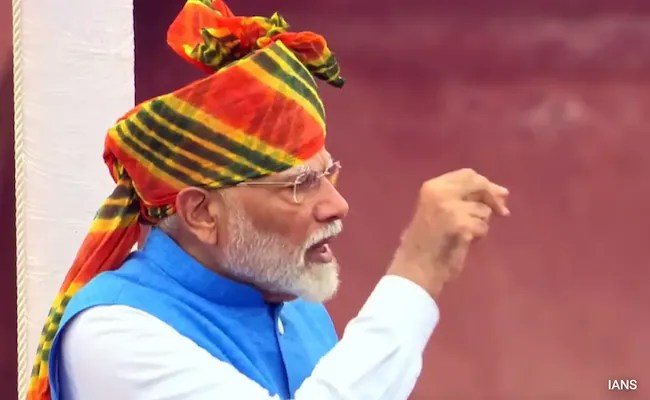"PM Modi Targets Negativity and Corruption in Fiery Independence Day Speech"