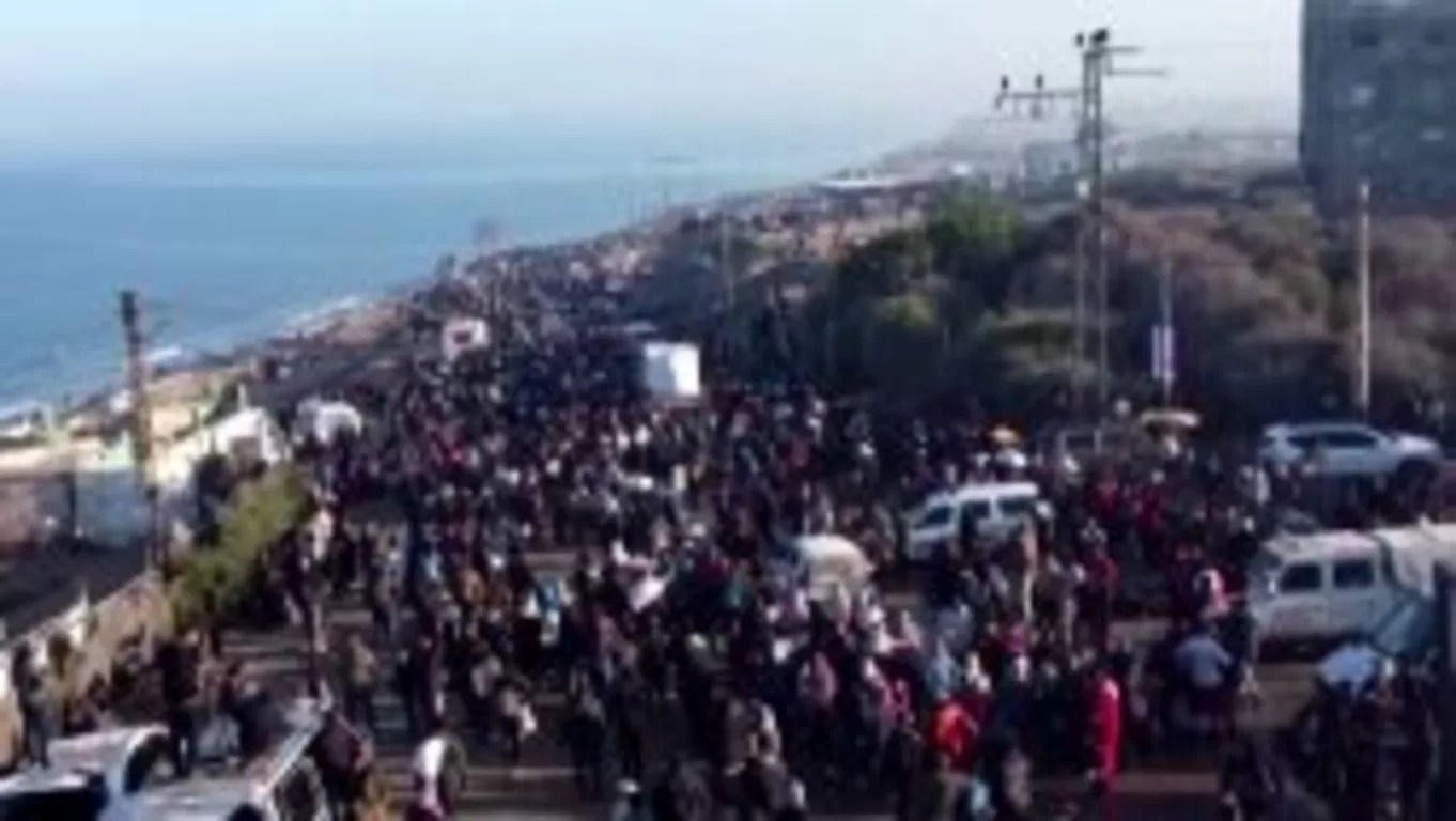 "Heartbreaking Return: Thousands of Palestinians Head Back to Northern Gaza"