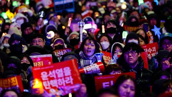 "Investigators Storm South Korean President's Residence Amid Arrest Warrant Drama"