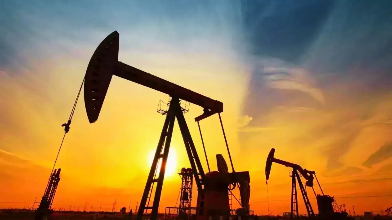 "Oil Prices Skyrocket as U.S. Slaps Russia with Tough Sanctions 🚀💰 #EnergyCrisis"