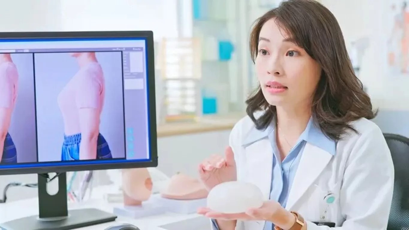 Plastic Surgery Trends 2025: Why Patients Are "Sizing Down" for a Natural Look