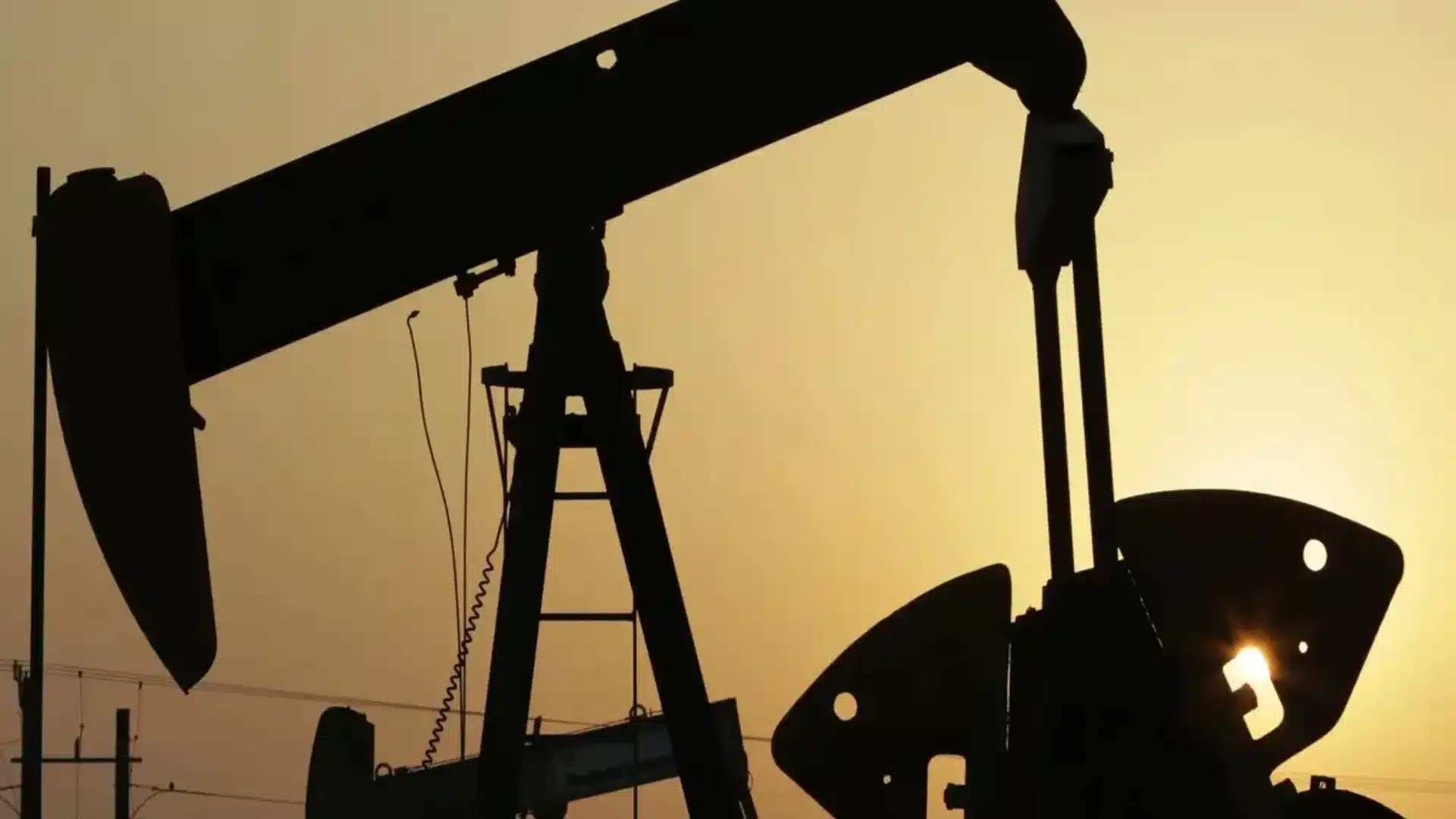 Dow Futures Drop as Oil Prices Jump After U.S. Strikes Iran’s Nuclear Sites