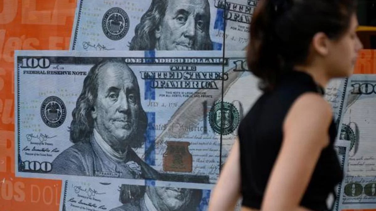 Is the Dollar Losing Its Global Power? Experts Say Not Anytime Soon